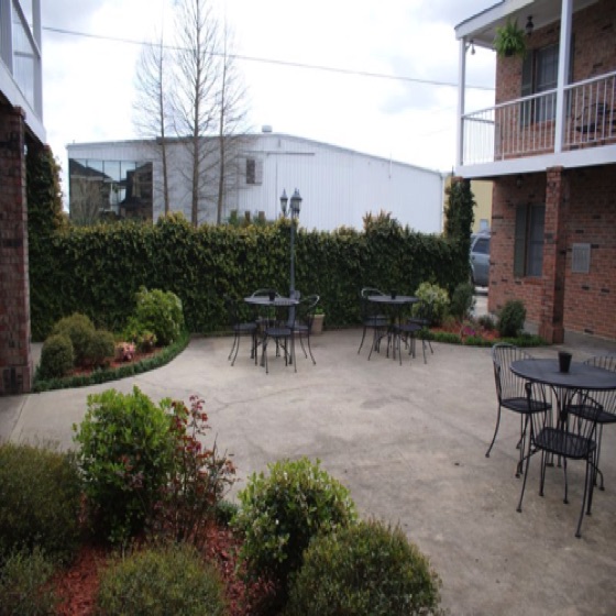 1300 Exterior Courtyard5.jpg